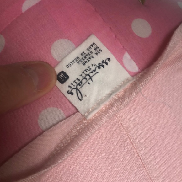 Peachy pink flowy 3/4 sleeve. Rayon spandex- loose - Picture 2 of 6